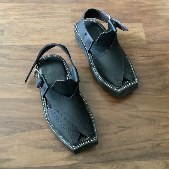 Shoes - NWOT black platform sandals